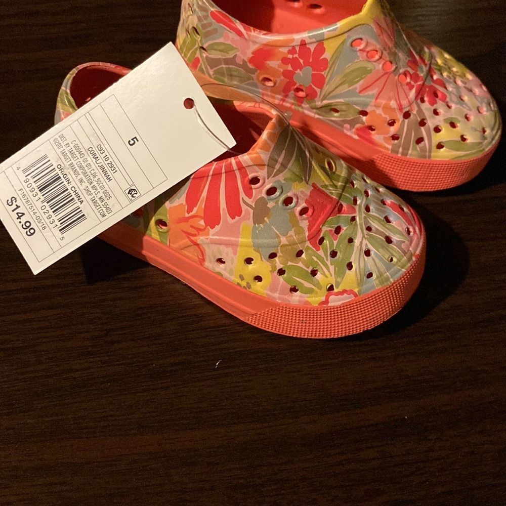 NWT. Cat & Jack coral shoes